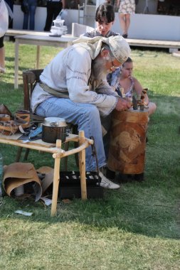 perma - Haziran 7: usta festival beyaz geceleri kabuğu ile çalışır