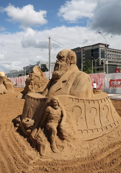 PERM - JUNE 10: Sand sculpture Charles Darwin at festival White — Stock Photo, Image