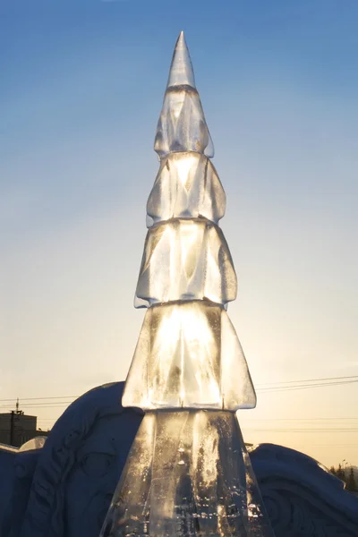 PERM - 17 DE FEBRERO: Abeto de hielo en la ciudad de hielo, el 17 de febrero de 2012 — Foto de Stock