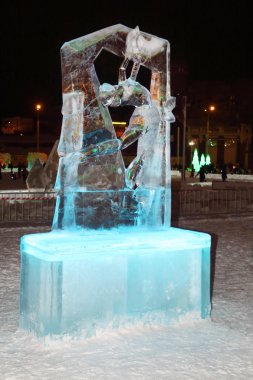 Perm, Rusya - ö. 11 Ocak 2014: Işıklı buz heykel