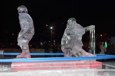 Perm, Ryssland - 11 jan 2014: upplyst skulptur is spelare en