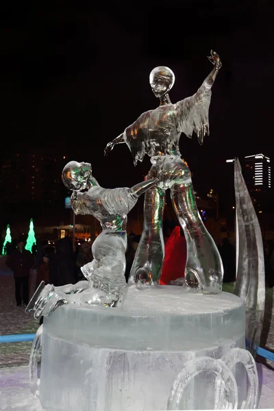 PERM, RUSSIA - JAN 11, 2014: Ice sculpture figure skating at nig — Stock Photo, Image