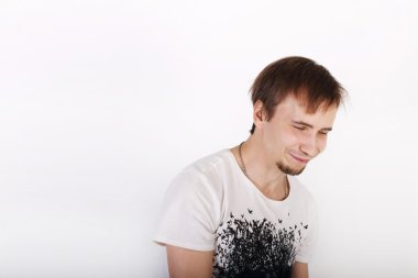 mutlu yakışıklı delikanlı beyaz gömlek cap smiles Studio