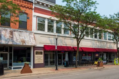 Alpena Michigan, ABD - 19 Temmuz 2021: Alpena şehir merkezinde profesyonel bina
