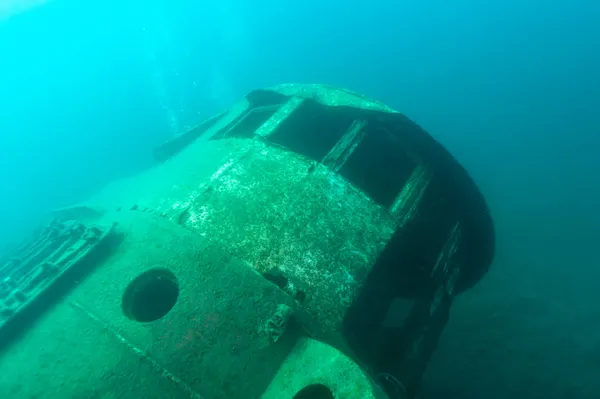 A Great Lakes tugboat shipwreck pilot house found in Lake Superior — Stock Photo, Image
