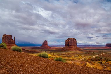 Doğu ve Batı Mitten Buttes Anıt Vadisi 'nde
