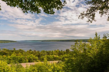 Güney Körfezi ve Doğu Kanalı 'nın Munising Michigan' daki manzarası
