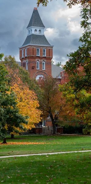 Linton Hall Michigan Eyalet Üniversitesi kampüsünde sonbaharda — Stok fotoğraf
