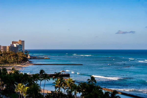 Vista aérea de palmeras en la playa, Waikiki Beach, Honolulu, Oahu, Islas Hawái, EE.UU. —  Fotos de Stock