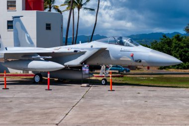 Pearl Harbor, Hawaii - 3 Mayıs 2015: Birleşik Devletler Askeri Savaş Jeti sergileniyor