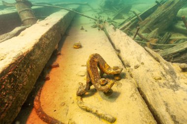 Superior Gölü 'ndeki eski ahşap buharlı gemi enkazı.