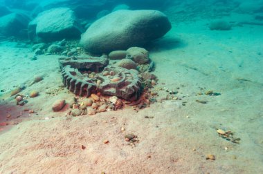 Superior Gölü 'ndeki eski bir ahşap buharlı geminin enkaz mekanik kalıntıları.