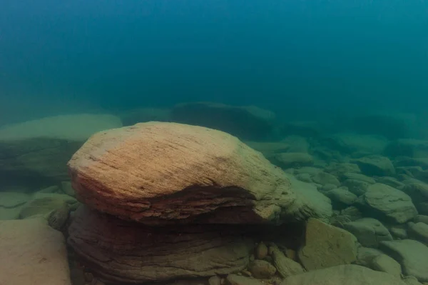 Marina subaquática única com rochas muito grandes no Lago Superior — Fotografia de Stock