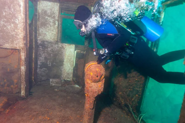 Munising Michigan, USA - August 13, 2021: Diver exploring the pilot house of a tugboat — Stock Photo, Image