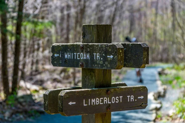 Shenandoah National Park, VA - Mai 79 2018: Wegweiser für White Oak Limberlost — Stockfoto