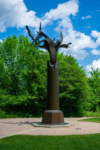Grand Rapids, MI USA - May 30, 2016: Column of the Free Spirit Meijer Gardens — 스톡 사진