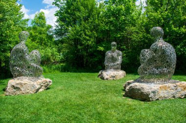 Grand Rapids, MI USA - 30 Mayıs 2016 Ben Meijer Gardens Park 'ta sanat eseri yapıyorum.