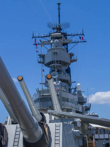 De grote kanonnen op het Tweede Wereldoorlog slagschip USS Verenigde Staten — Stockfoto