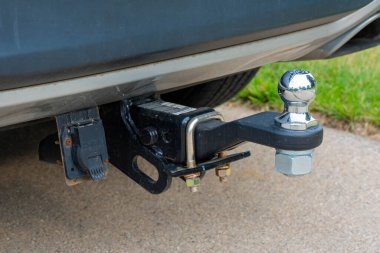 POTTERVILLE, MI - 23 Haziran 2021: Bir SUV 'un arkasında ip ve top