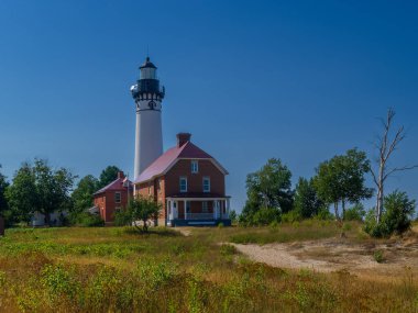 Michigan deniz feneri mavi gökyüzü ile samur deniz feneri