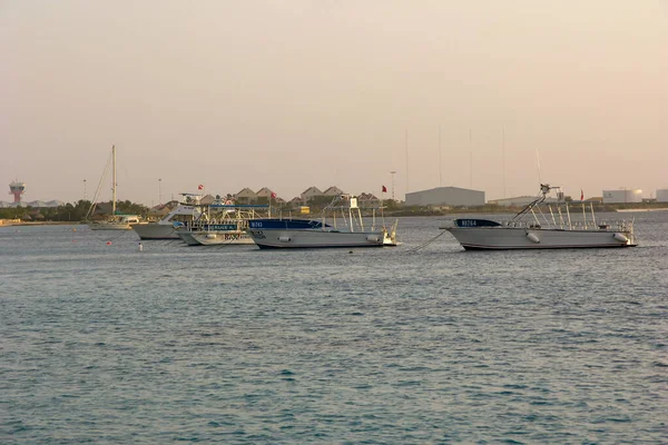 BONAIRE - OCTOBER 6, 2013: Resort dive boats anchored in sunset — Stock Photo, Image