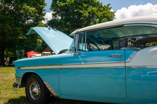 Grand Ledge, MI - 8 Ιουλίου 2017: Μπλε Chevrolet Belair sedan σε έκθεση αυτοκινήτων — Φωτογραφία Αρχείου