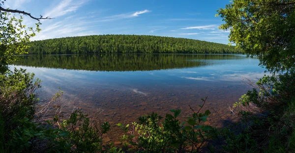 Keeweenaw yarımadasındaki Fanny Hooe Gölü 'nün panoramik manzarası. Yüksek kalite fotoğraf