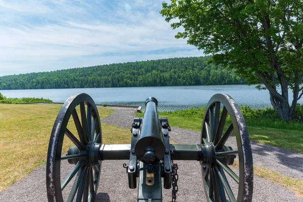 Historic Black Powder Cannon Standing Guard Shoreline High Quality Photo — Stock Photo, Image