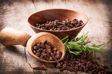 ahşap masa baharat