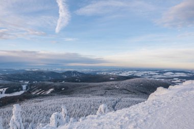 Jested ve Sunset 'ten vadinin güzel kış manzarası