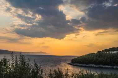 Hırvatistan 'da, Drvenik kasabasında gün batımı