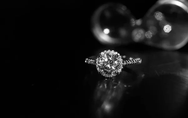 Jewelry is a diamond ring, an engagement ring or a wedding ring that is popular.