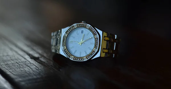 Montre Bijoux Est Une Montre Bracelet Qui Est Cher Cher — Photo