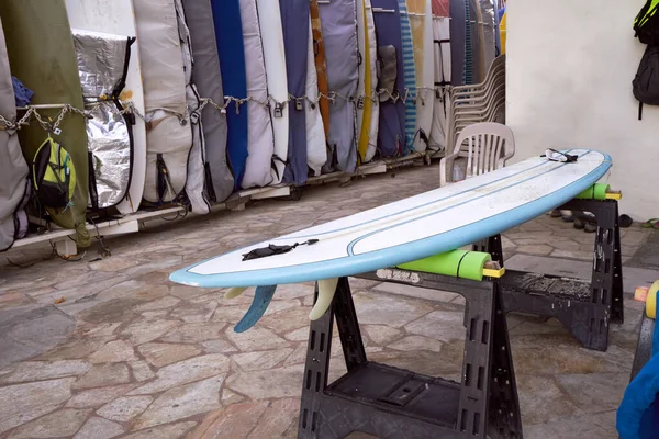 Surfboard Storage Racks Waikiki Beach Island Oahu Hawaii Waxed Ready Стокове Зображення