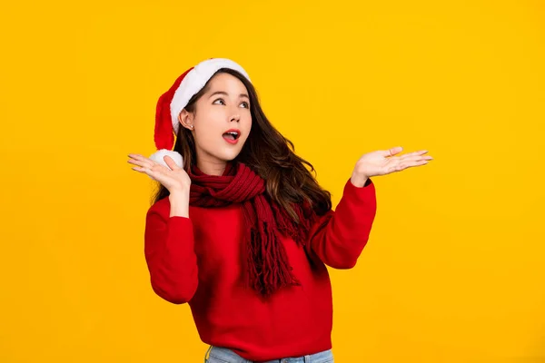 Jovem Asiático Surpreso Chocado Mulher Asiática Usar Papai Noel Natal — Fotografia de Stock