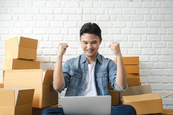 Asiático Hombre Negocios Feliz Con Éxito Línea Compras Negocios — Foto de Stock