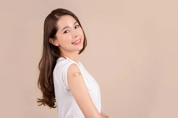 Coronavirus Vaccination Advertisement Happy Young Beautiful Asian Woman Getting Vaccinated — Foto de Stock