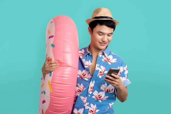 Young Minded Tourist Man Wear Beach Shirt Inflatableing Ring Hold — ストック写真