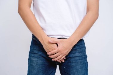 Beyaz arka planda prostat kanseri olan bir adam izole edilmiş..