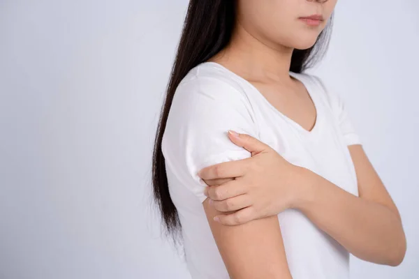 Zdravotní Péče Koncepce Problému Asijské Ženy Cítí Bolest Paži Rameni — Stock fotografie