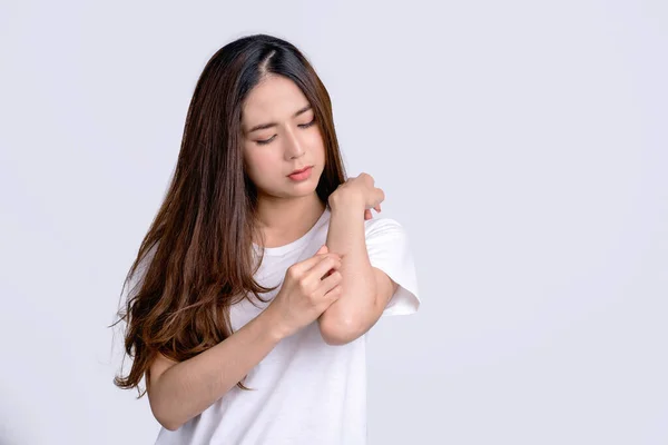 Dermatología Mujer Joven Asiática Mujer Alergia Picaduras Insectos Brazo Mano — Foto de Stock