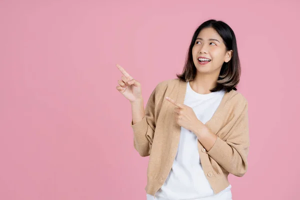 Smiling Young Asian Woman Standing Pointing Index Fingers Aside Mock — Stock fotografie