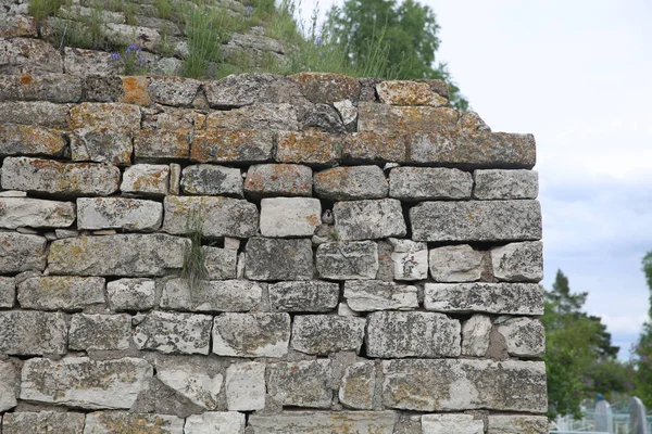 Hüseyin Bey 'in mozolesinin antik taş duvarı