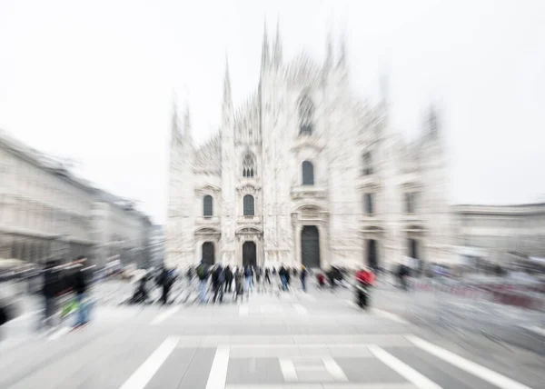 Menschenmenge in der Stadt — Stockfoto