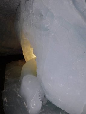 Les Deux Alpes Buzul Mağarası 'ndaki buzul mağarası Les Deux-Alpes' de yer almaktadır. Les Deux-Alpes 'e gitmeden önce, kullanıcı dostu Les Deux-Alpes seyahat planlama uygulaması ile seyahat güzergahı detaylarını planlayın. 