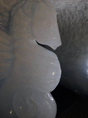 Les Deux Alpes Buzul Mağarası 'ndaki buzul mağarası Les Deux-Alpes' de yer almaktadır. Les Deux-Alpes 'e gitmeden önce, kullanıcı dostu Les Deux-Alpes seyahat planlama uygulaması ile seyahat güzergahı detaylarını planlayın. 