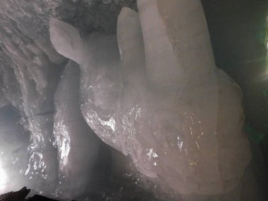 Les Deux Alpes Buzul Mağarası 'ndaki buzul mağarası Les Deux-Alpes' de yer almaktadır. Les Deux-Alpes 'e gitmeden önce, kullanıcı dostu Les Deux-Alpes seyahat planlama uygulaması ile seyahat güzergahı detaylarını planlayın. 