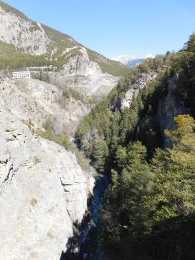 Pont d 'Asfeld, Brianon' da bir köprü ve 1271 metre yüksekliğe sahiptir. Pont d 'Asfeld, Chapelle des Pnitents noirs de Brianon yakınlarında yer almaktadır.