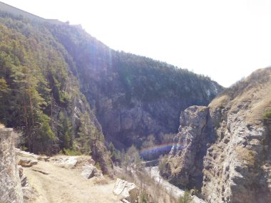 Vauban tahkimatları, Fransa sınırları boyunca 12 grup güçlendirilmiş bina ve alandan oluşan UNESCO Dünya Mirası Alanıdır. Tarihsel şehir Briancon Fransa 'nın çevresi