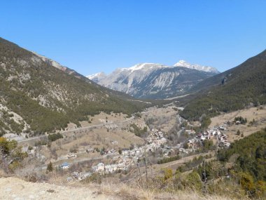 Vauban tahkimatları, Fransa sınırları boyunca 12 grup güçlendirilmiş bina ve alandan oluşan UNESCO Dünya Mirası Alanıdır. Tarihsel şehir Briancon Fransa 'nın çevresi